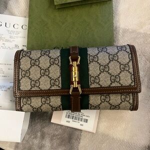 Womans gucci wallet brand new